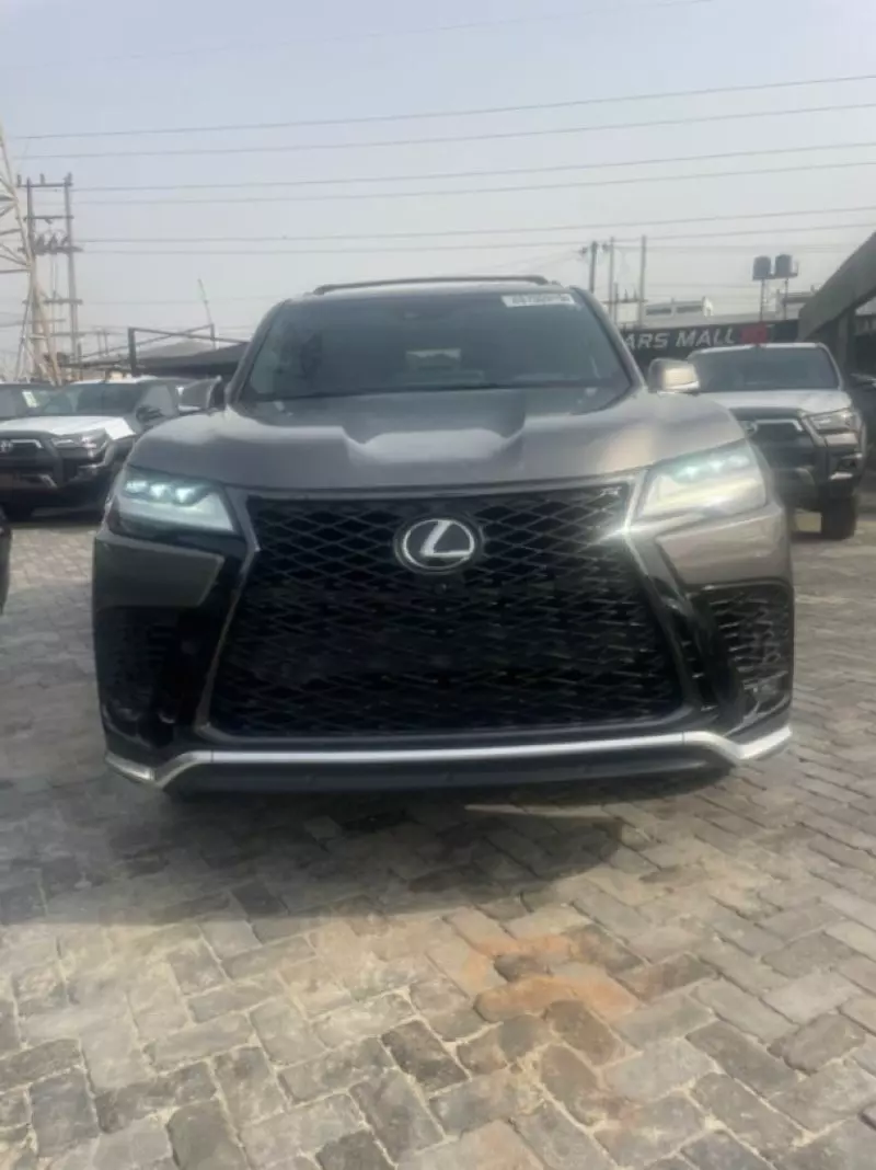 Lexus LX   - 2022