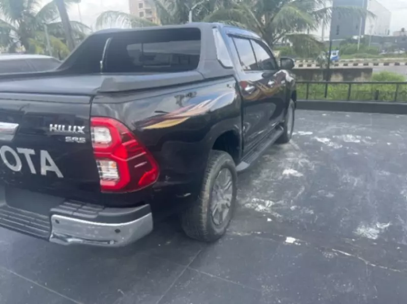 TOYOTA Hilux   - 2023