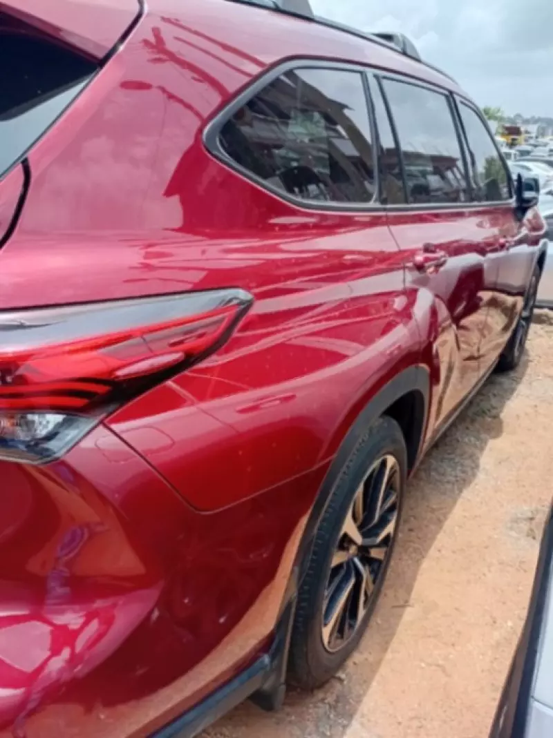 Toyota Highlander   - 2021