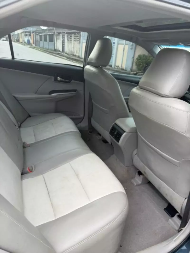 Toyota Camry   - 2012