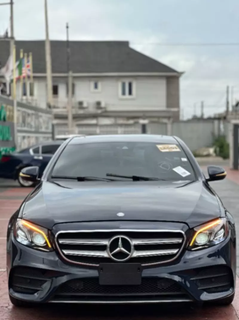Mercedes-Benz E 300   - 2017