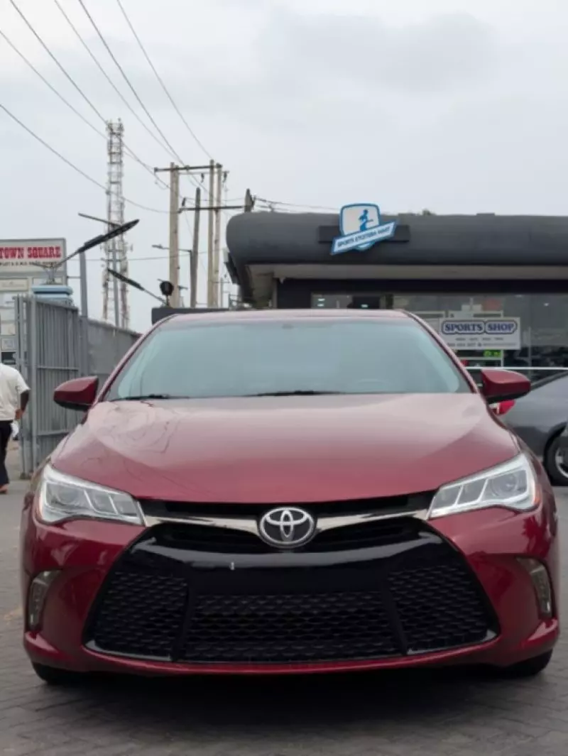 Toyota Camry   - 2016