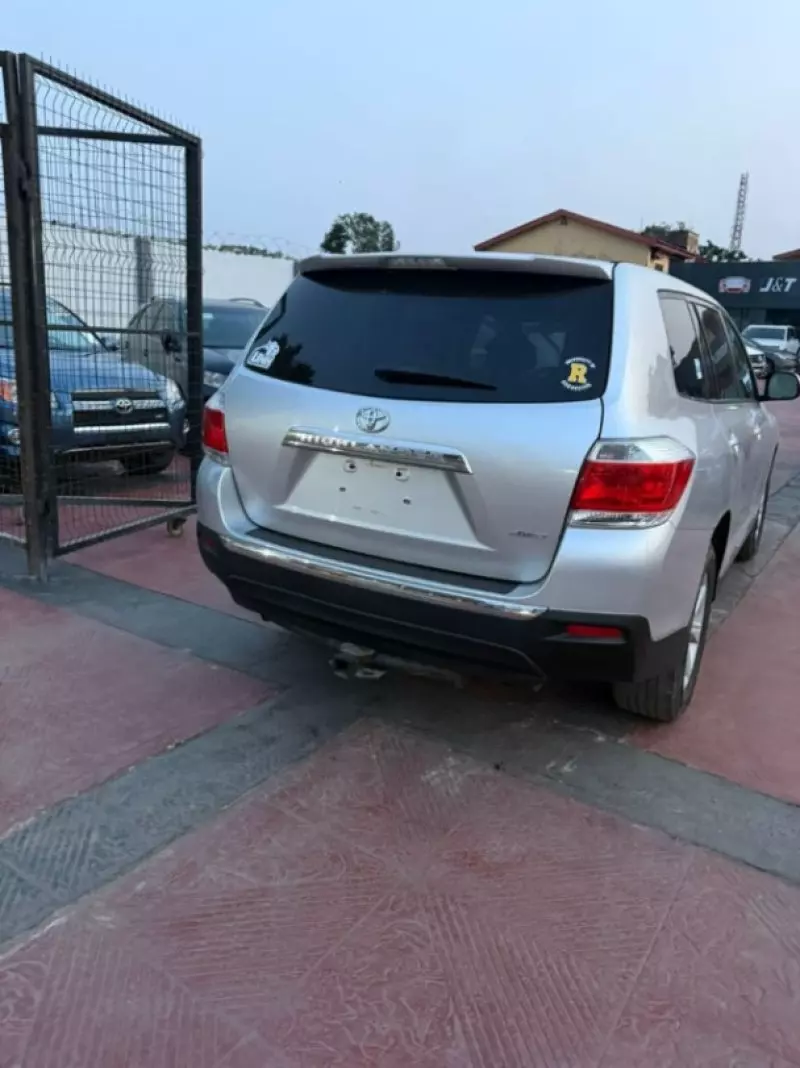 Toyota Highlander   - 2013
