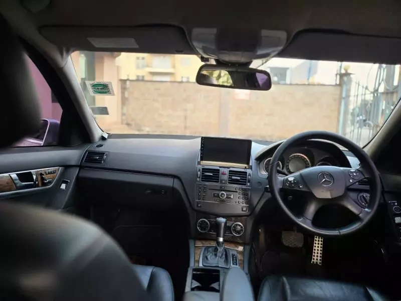 Mercedes-Benz C200   - 2010