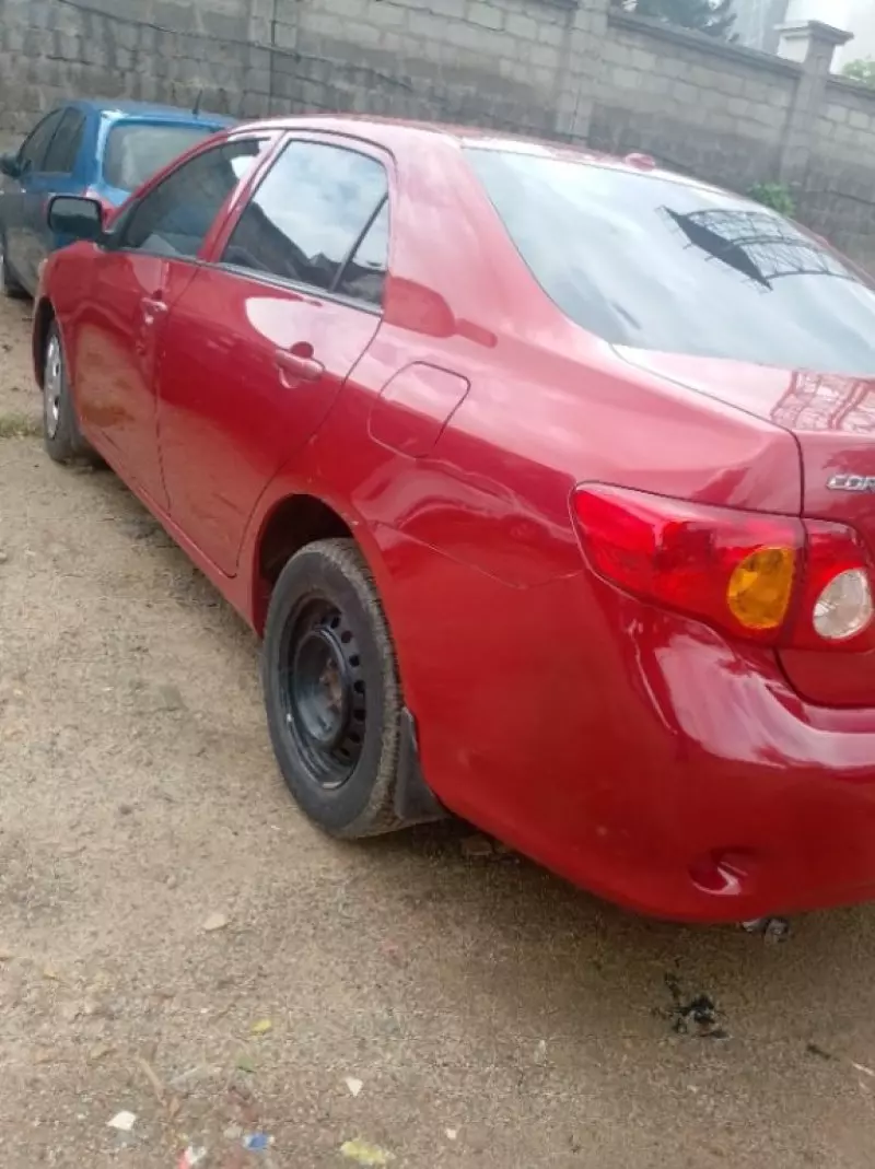 TOYOTA Corolla - 2010