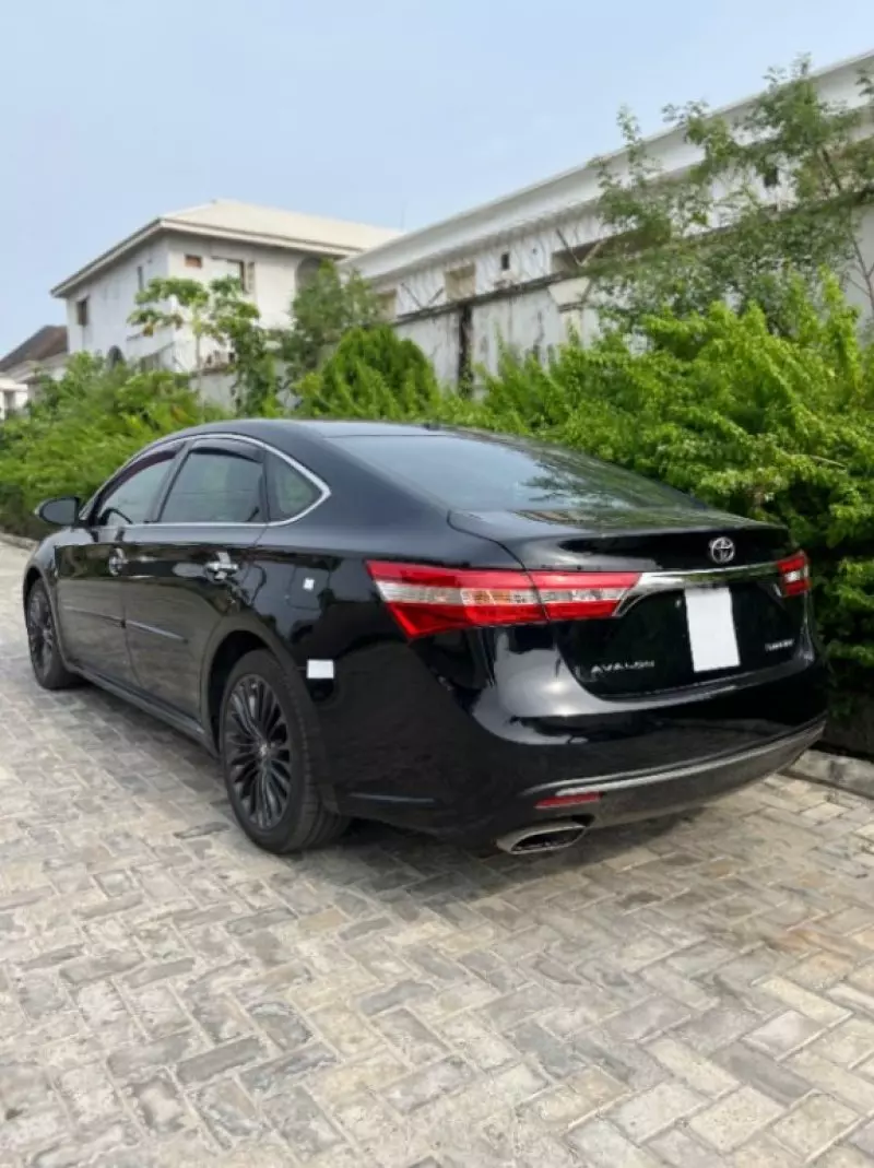 Toyota Avalon   - 2013