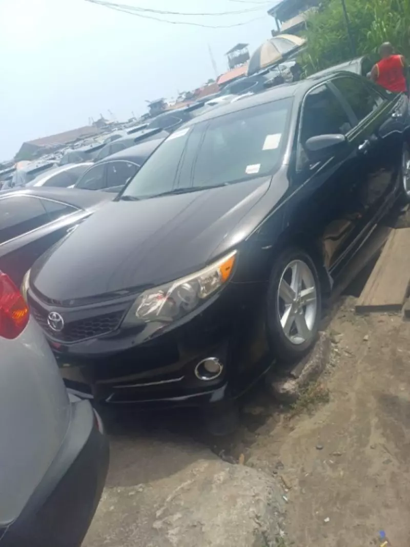 Toyota Camry   - 2012