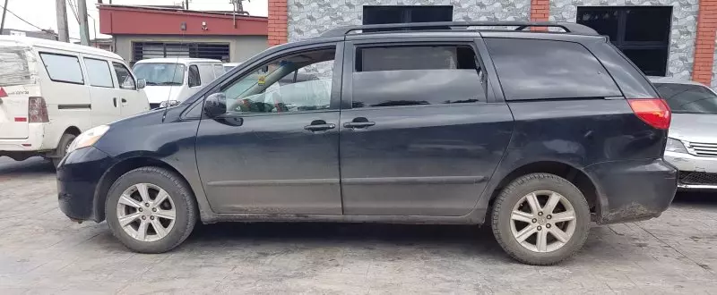 Toyota Sienna   - 2009