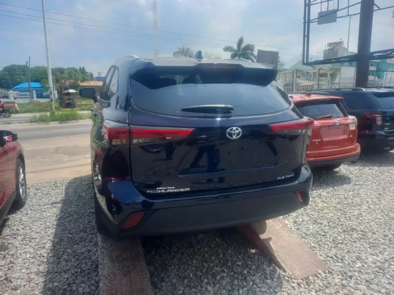 Toyota Highlander   - 2022