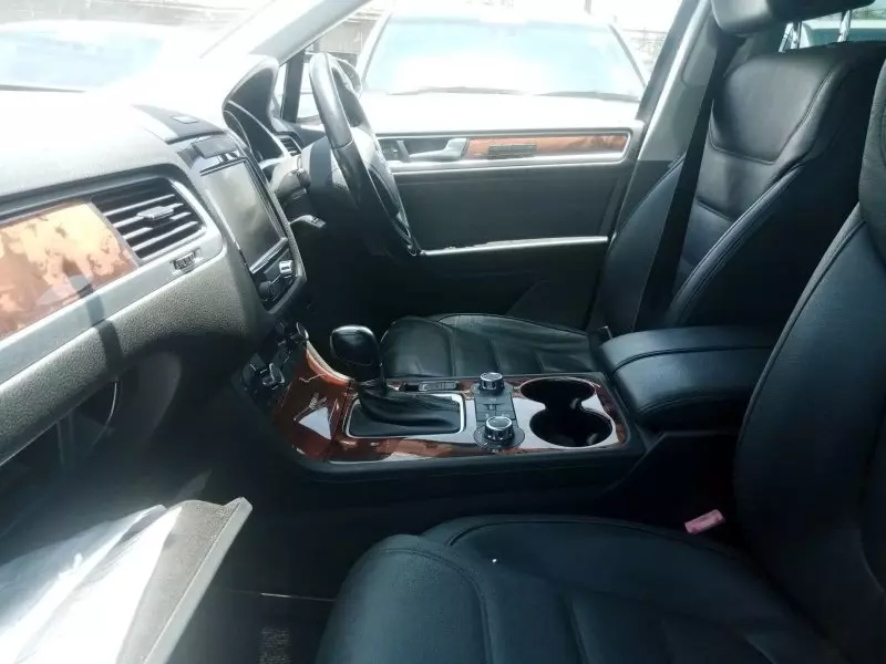 Volkswagen Touareg   - 2012