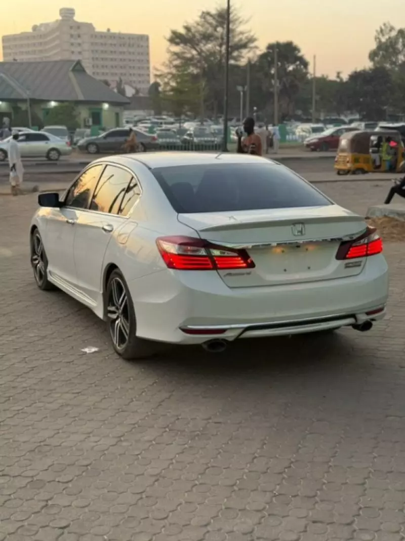 Honda Accord   - 2017