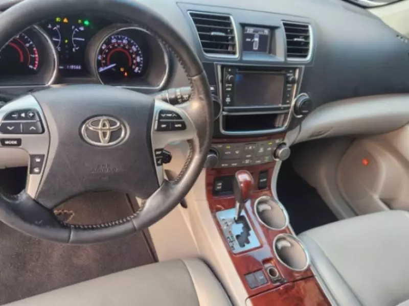 Toyota Highlander   - 2013