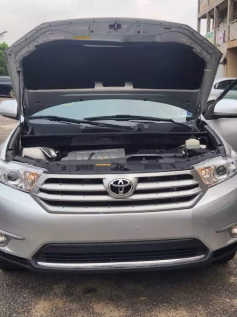 Toyota Highlander   - 2013