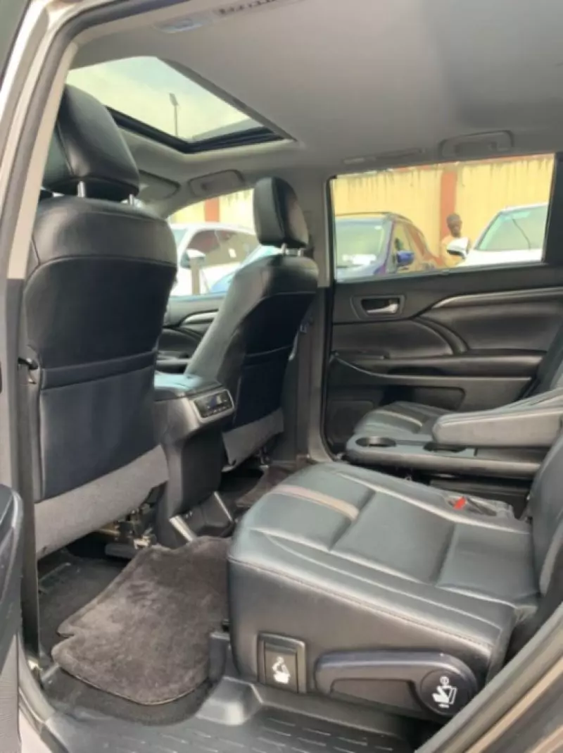 Toyota Highlander   - 2017