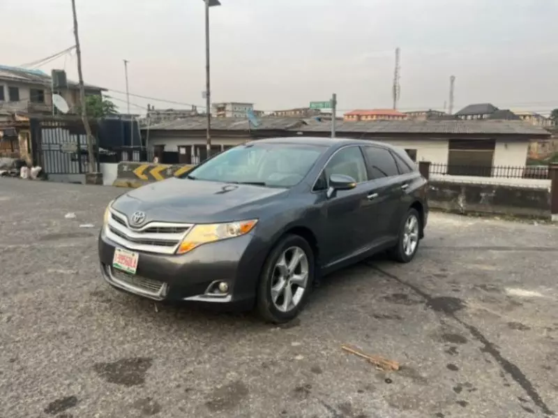 Toyota Venza   - 2011