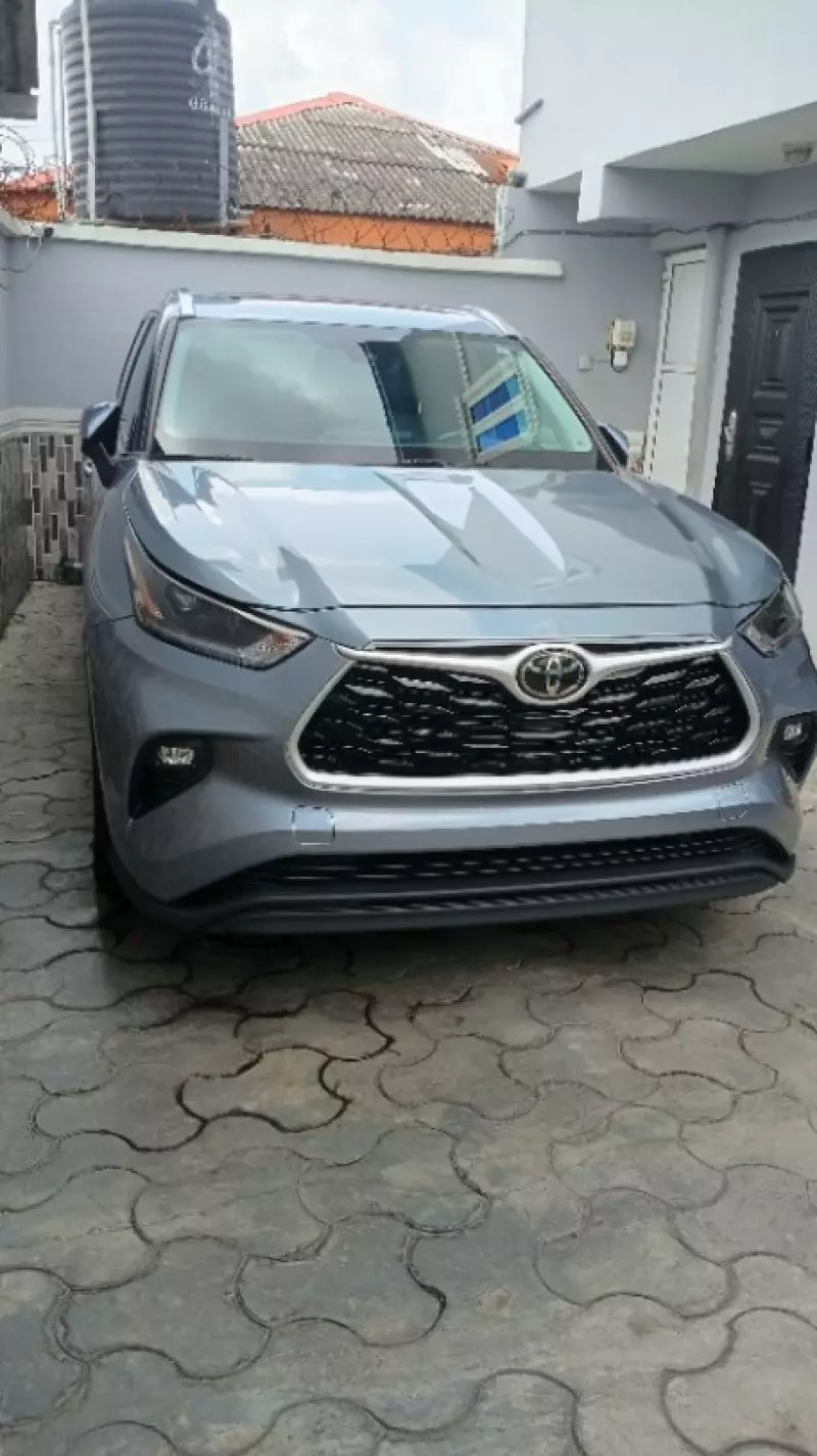 Toyota Highlander   - 2021