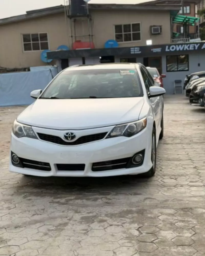 Toyota Camry   - 2014