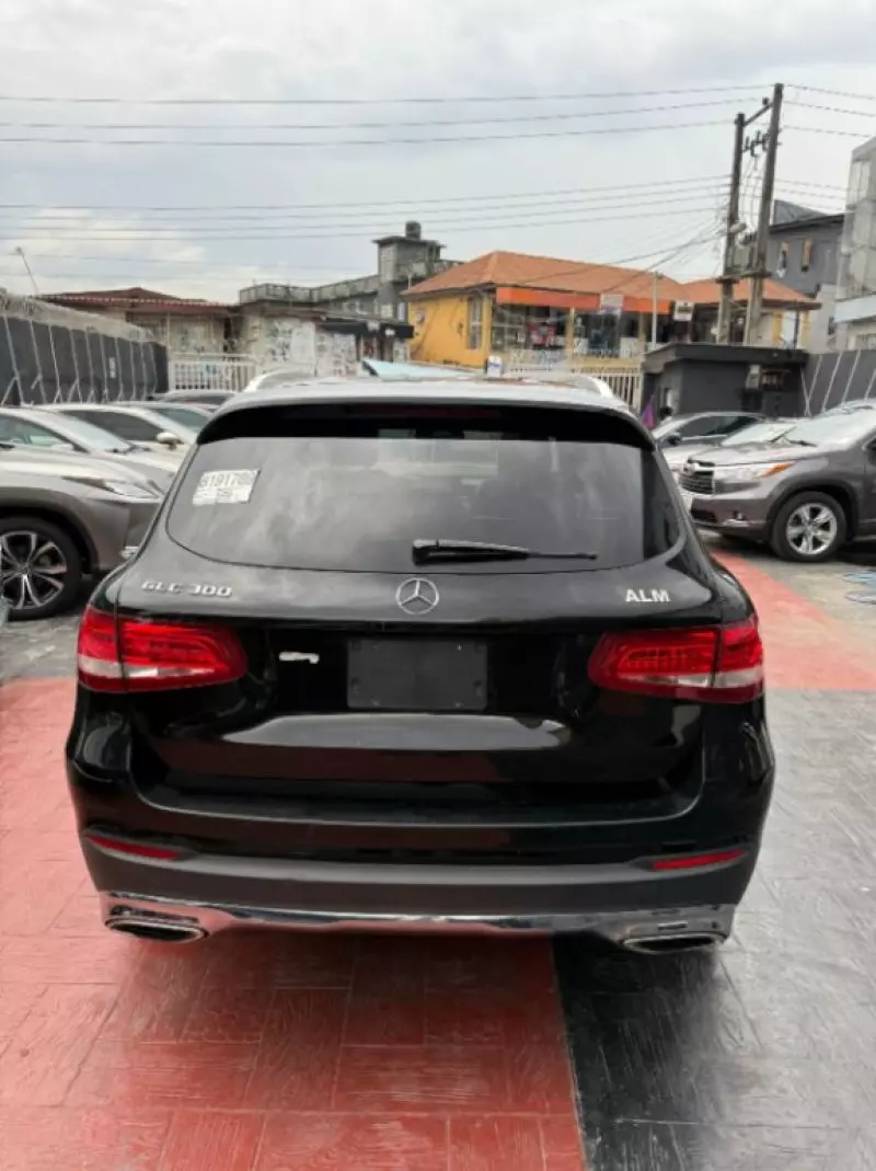 Mercedes-Benz GLC 300   - 2019