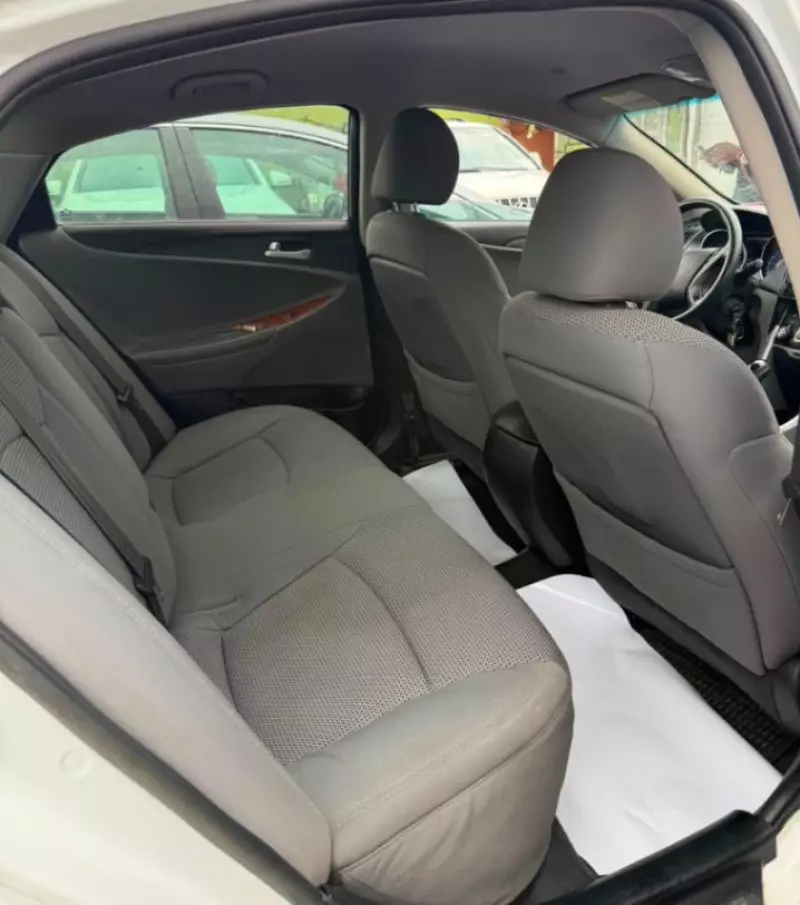 Hyundai Sonata   - 2011