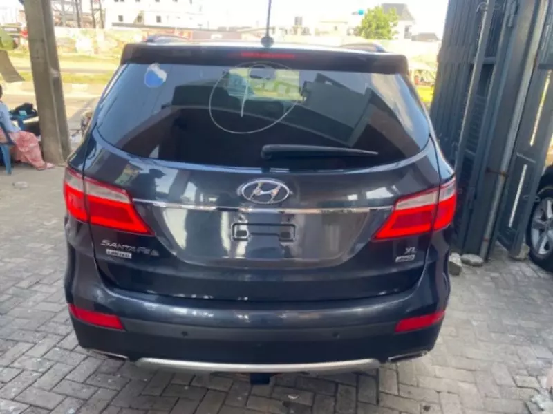 Hyundai Santa Fe   - 2015