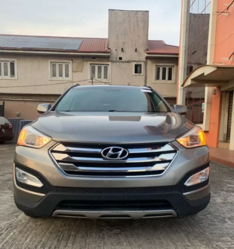 Hyundai Santa Fe   - 2013