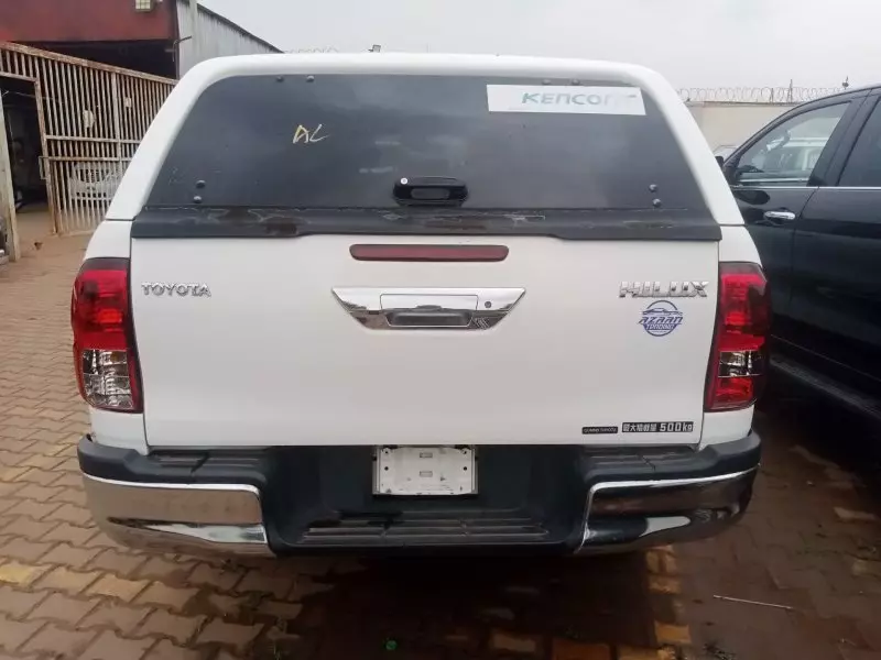 Toyota Hilux   - 2017