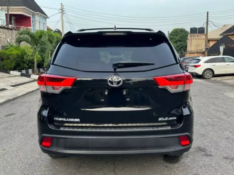 Toyota Highlander   - 2015