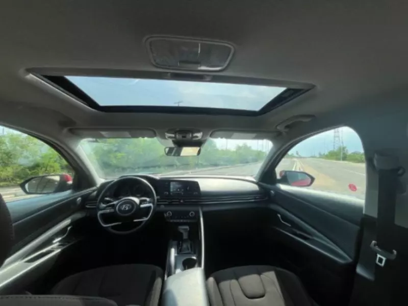 Hyundai Elantra   - 2022