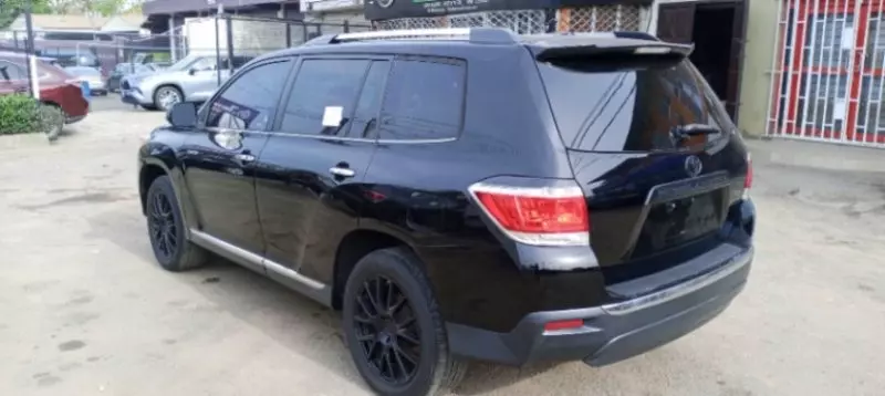 Toyota Highlander   - 2013