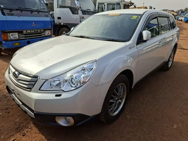 Subaru Outback   - 2011