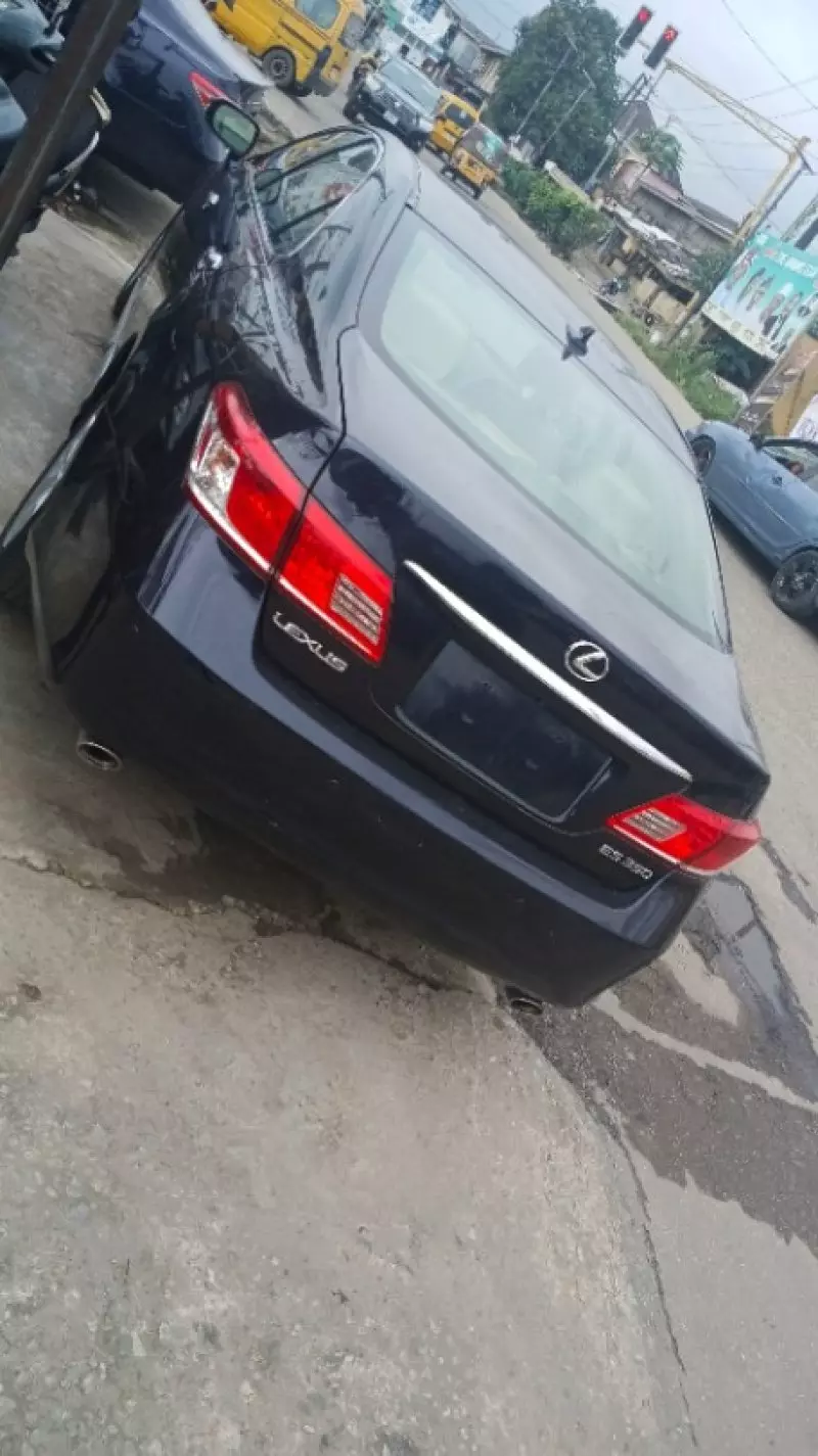 Lexus ES   - 2010