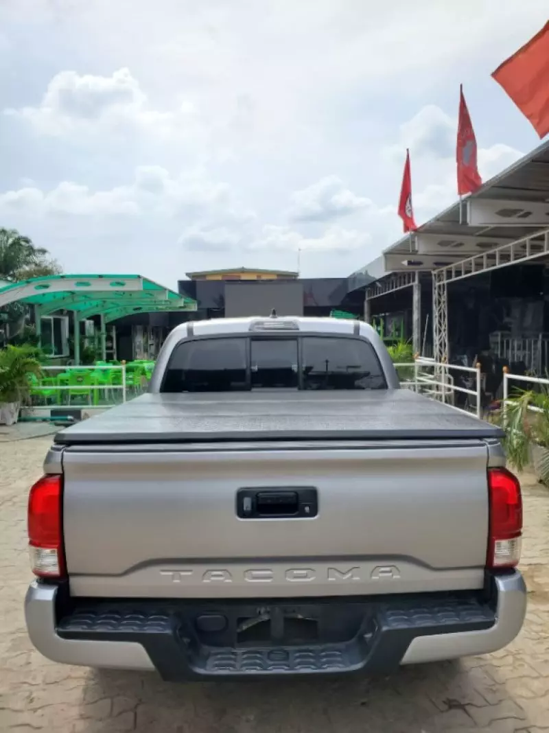 Toyota Tacoma   - 2018