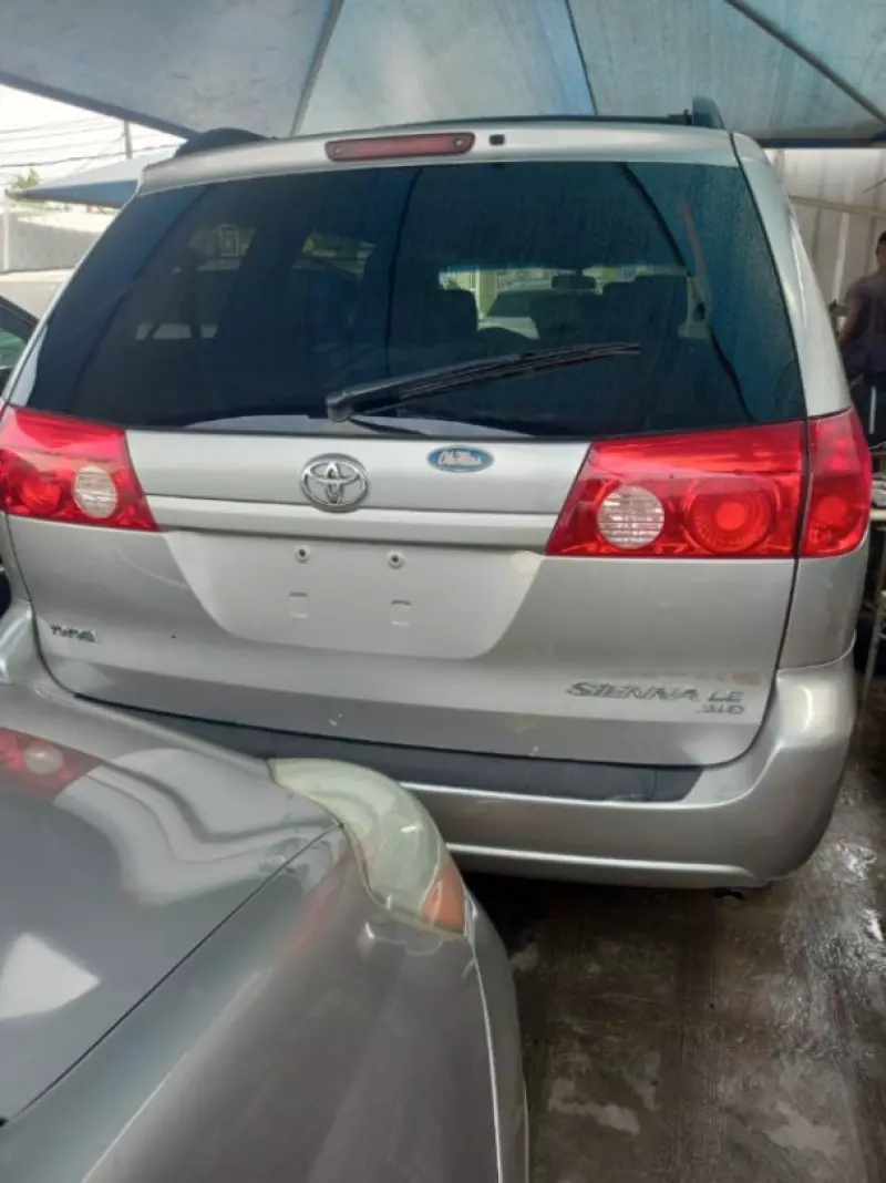 TOYOTA Sienna   - 2008