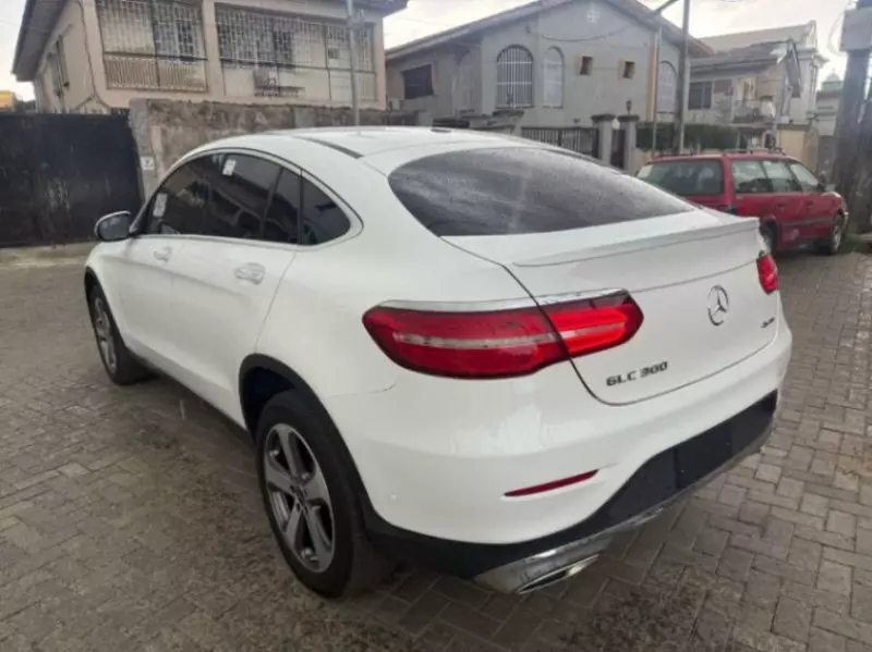Mercedes-Benz GLC 300   - 2018