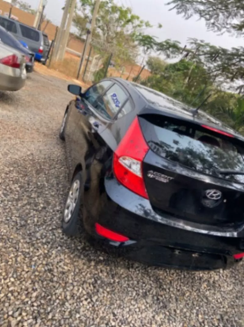 Hyundai Accent   - 2013