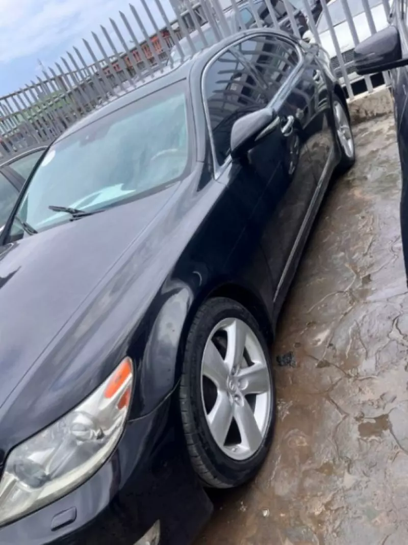 Lexus LS   - 2011