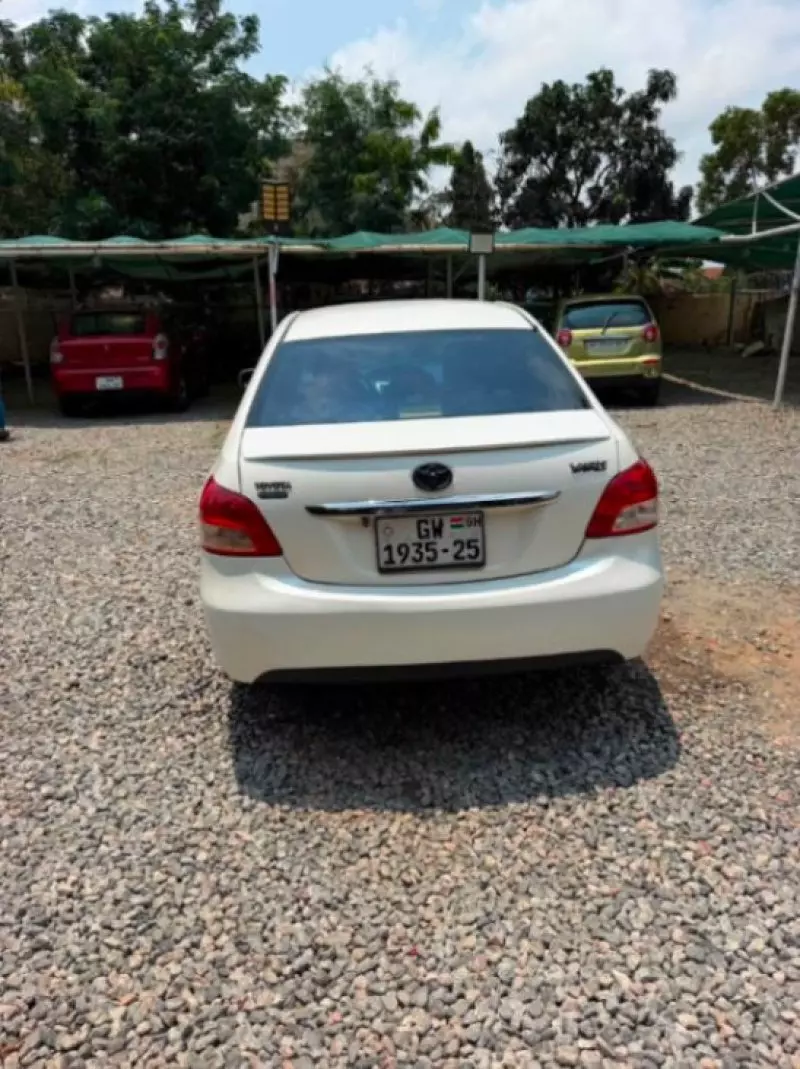 TOYOTA Yaris   - 2010