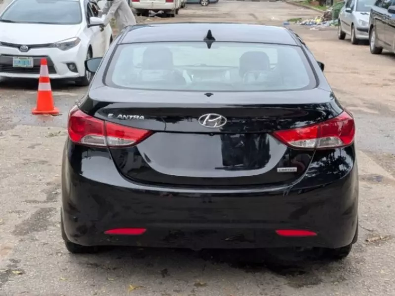 Hyundai Elantra   - 2013