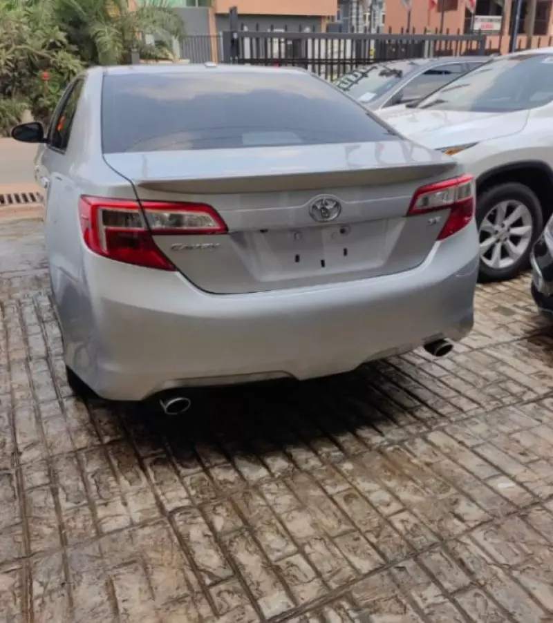 Toyota Camry   - 2012