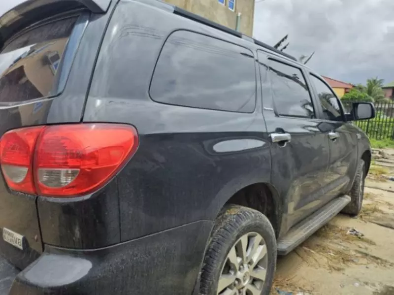 Toyota Sequoia   - 2010