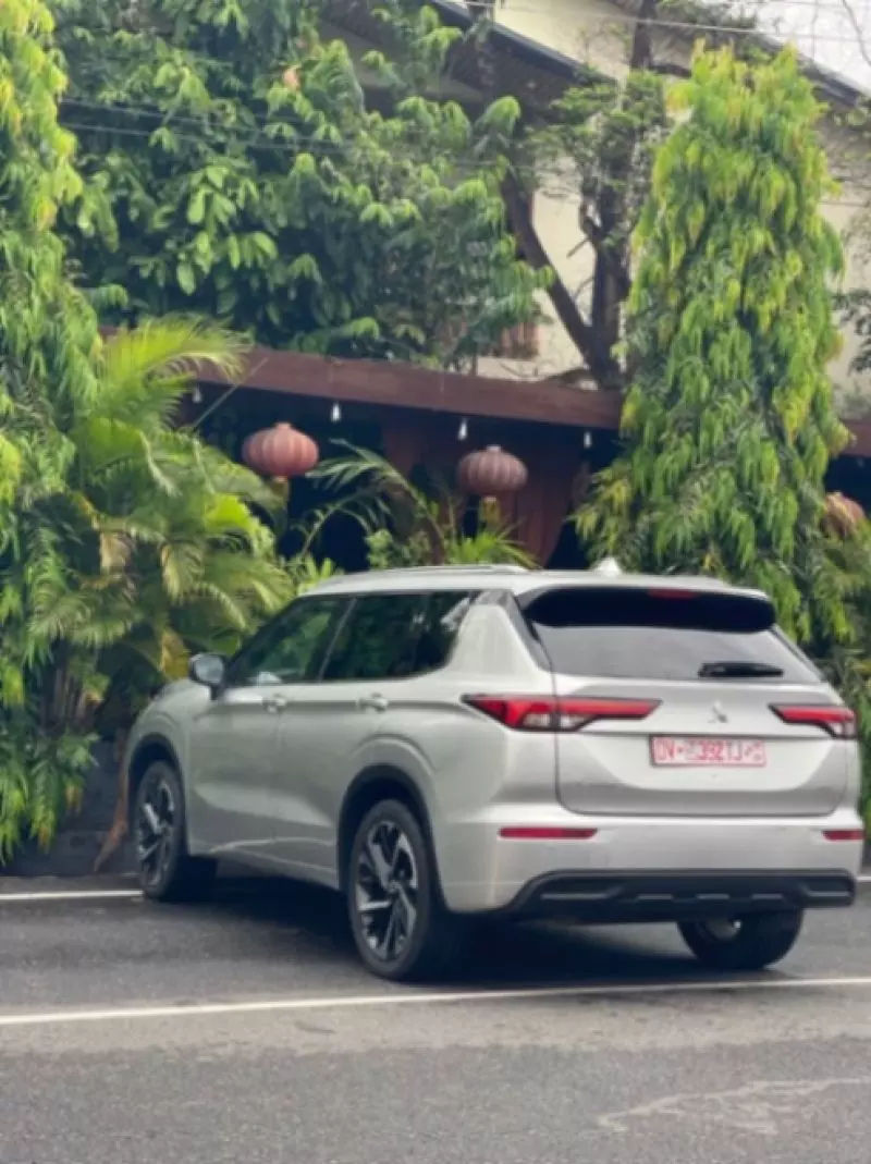 Mitsubishi OUTLANDER   - 2023