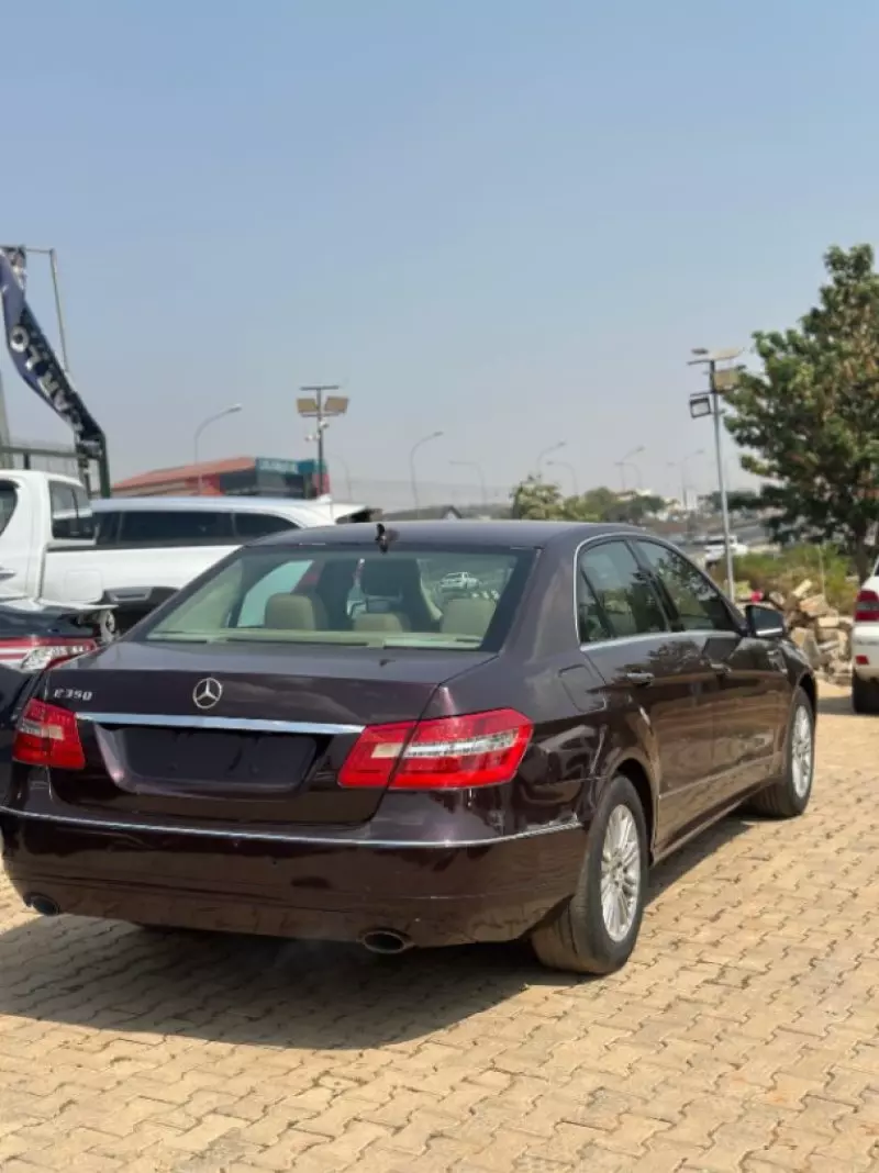 Mercedes-Benz E350   - 2009