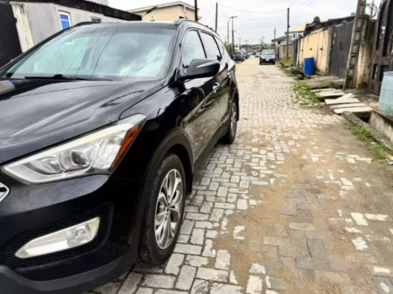Hyundai Santa Fe   - 2014