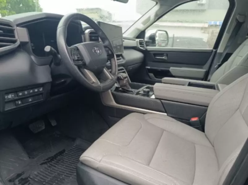 TOYOTA Tundra   - 2024
