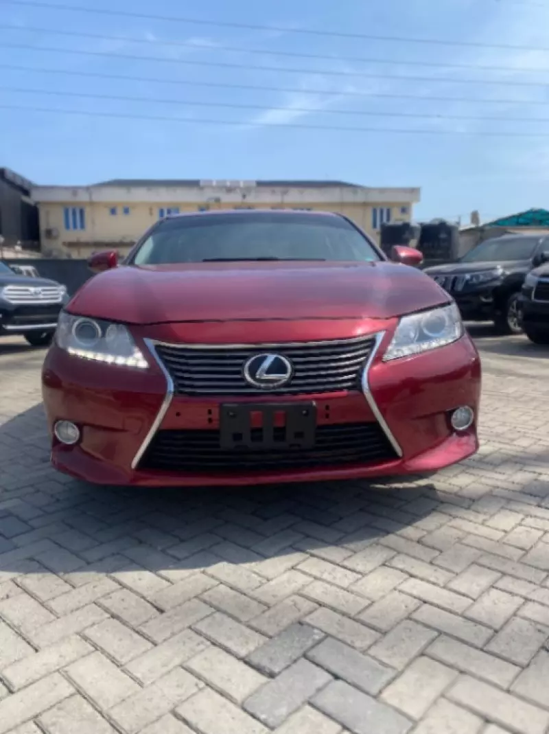 Lexus ES   - 2010