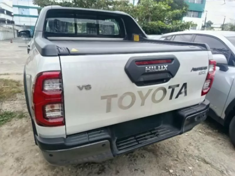 TOYOTA Hilux   - 2025