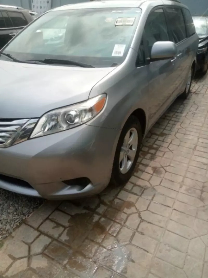 TOYOTA Sienna   - 2014