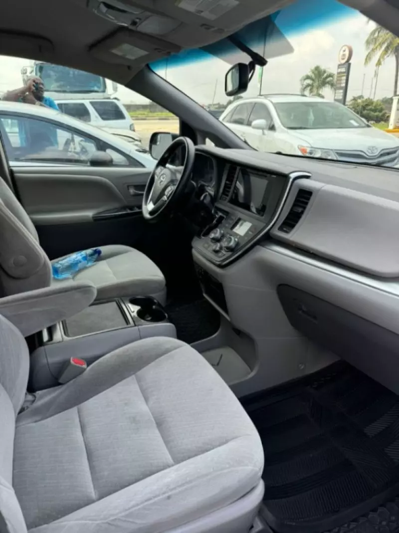 Toyota Sienna   - 2016