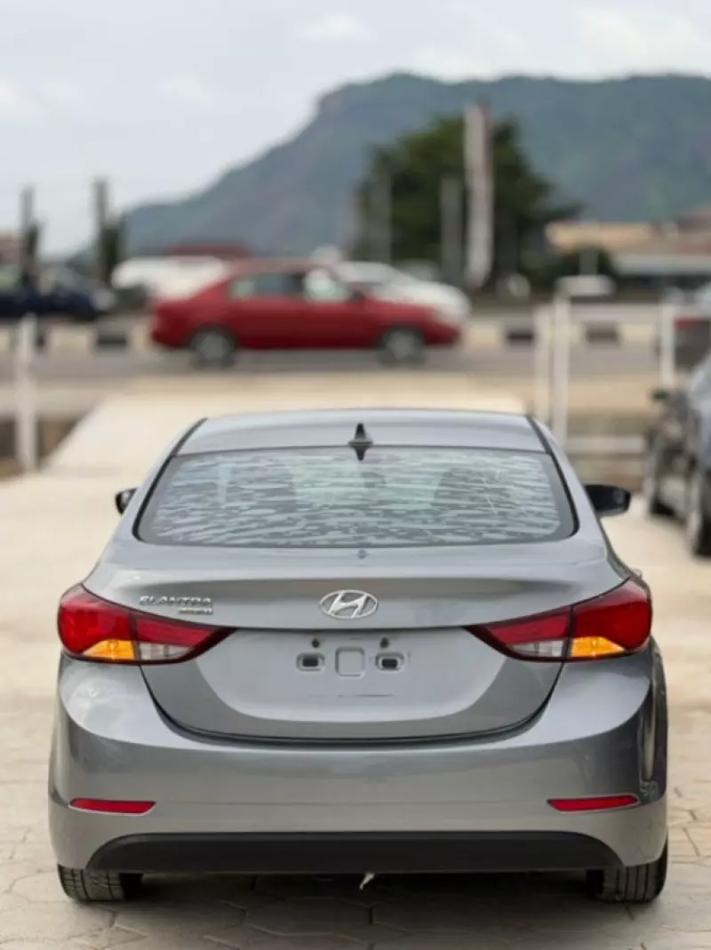 Hyundai Elantra - 2015