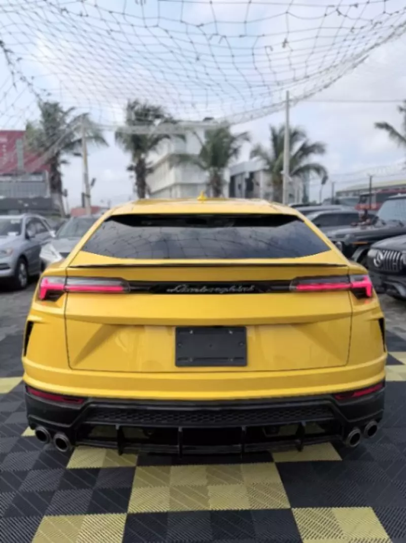 Lamborghini URUS   - 2022